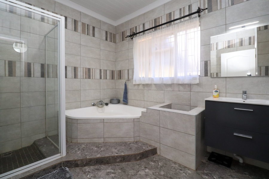 4 Bedroom Property for Sale in Doringkruin North West
